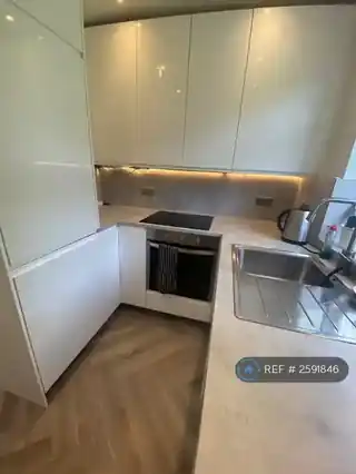 7 Gomshall Gardens, photo 2