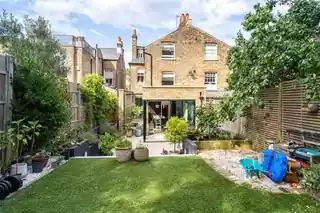 7 Hitherfield Road, photo 2