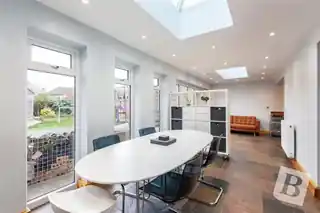 7 Howe Close, photo 2