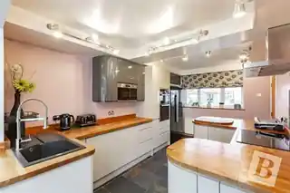 7 Howe Close, photo 4