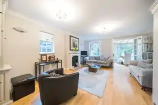 7 Hyde Farm Mews, photo 2