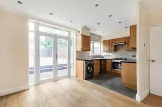 7 Kenley Gardens, photo 2