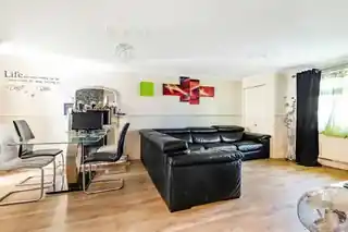 7 Leathart Close, photo 2