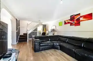 7 Leathart Close, photo 3