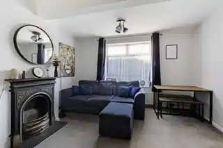 7 Leominster Road, photo 2