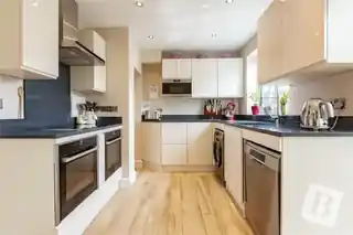 7 Londons Close, photo 2