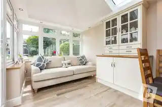 7 Londons Close, photo 4