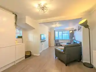 7 Longford Avenue, photo 2