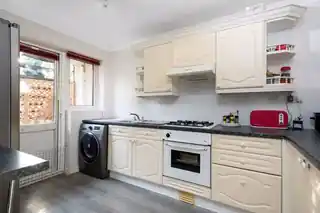 7 Lydd Close, photo 3