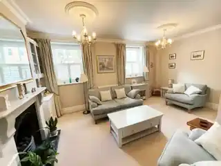 7 Mitchells Place, photo 2