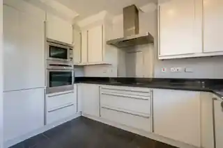 7 Monkton Road, photo 3