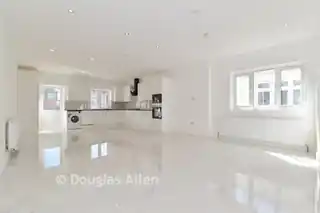 7 Purland Close, photo 2