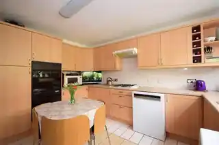 7 Stow Crescent, photo 3