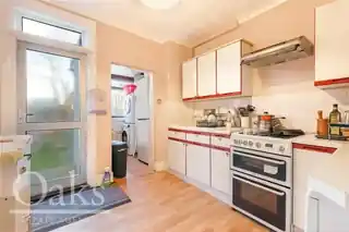 7 Sunnycroft Road, photo 4
