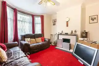 7 Sunnycroft Road, photo 2