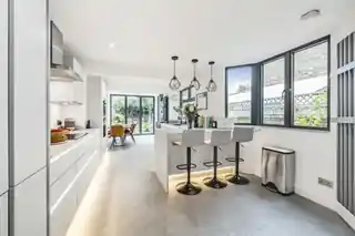 7 Topsfield Road, photo 2