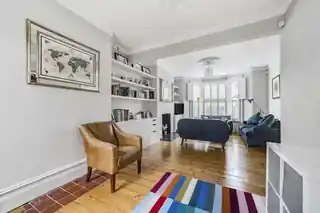 7 Topsfield Road, photo 3