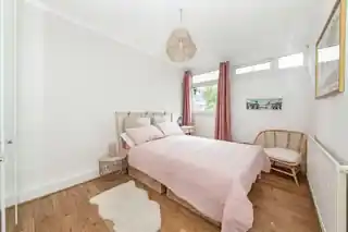 7 Unwin Close, photo 4