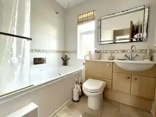 7 Vallis Way, photo 4