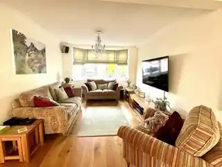 7 Vallis Way, photo 2