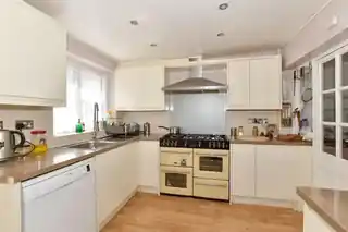 7 Waghorn Road, photo 3