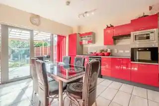 7 Wolsey Close, photo 4