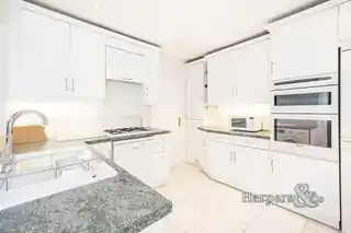 7 Woodstock Close, photo 4