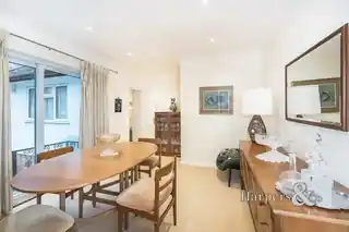 7 Woodstock Close, photo 3