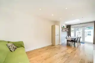 70 Beechmount Avenue, photo 3