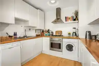 70 Brecknock Road, photo 3