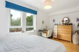70 Brecknock Road, photo 4