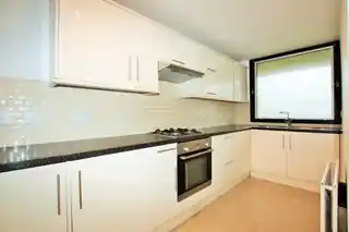 70 Chandos Way, photo 2