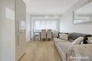 70 Cranham Gardens, photo 3