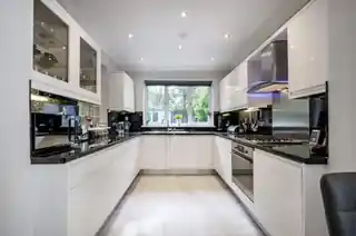 70 Dovedale Avenue, photo 3