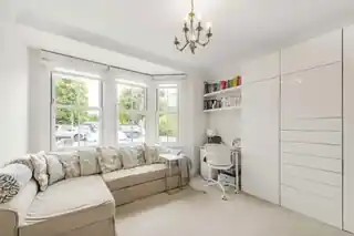 70 Fassett Road, photo 2