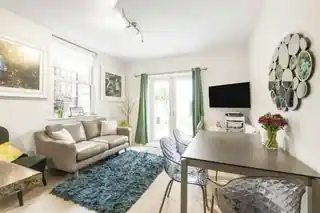 70 Fassett Road, photo 4