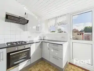 70 Fernside Avenue, photo 3