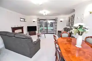 70 Francis Avenue, photo 3