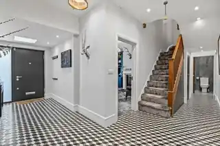 70 Houndsden Road, photo 3