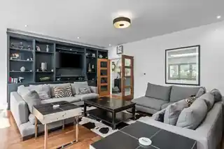 70 Houndsden Road, photo 2