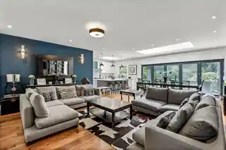 70 Houndsden Road, photo 4