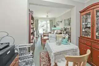 70 Lynhurst Crescent, photo 3