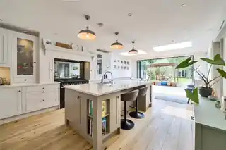 70 Manor Drive, photo 3