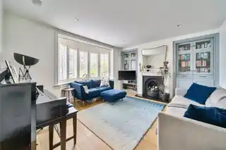 70 Manor Drive, photo 2