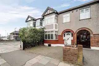 70 New Road, photo 3
