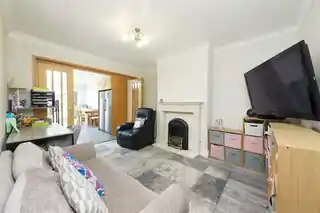 70 Parkfield Avenue, photo 3