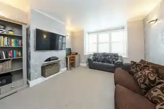70 Parkfield Avenue, photo 2