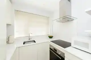 70 Redfern Avenue, photo 3