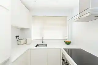 70 Redfern Avenue, photo 4