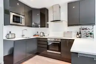 70 Southwood Park, photo 2